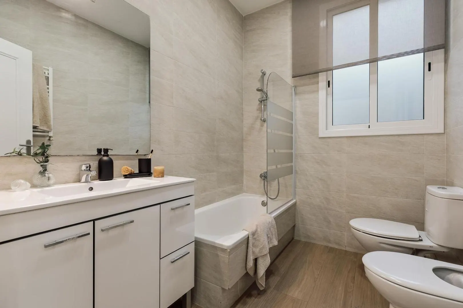 Apartment Reis - 3 Bedrooms And Balcony In Vila De Gracia Barcelona